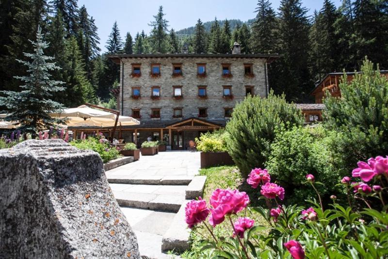 Chalet Eden Eco Hotel, Restaurant & Wellness La Thuile Bagian luar foto